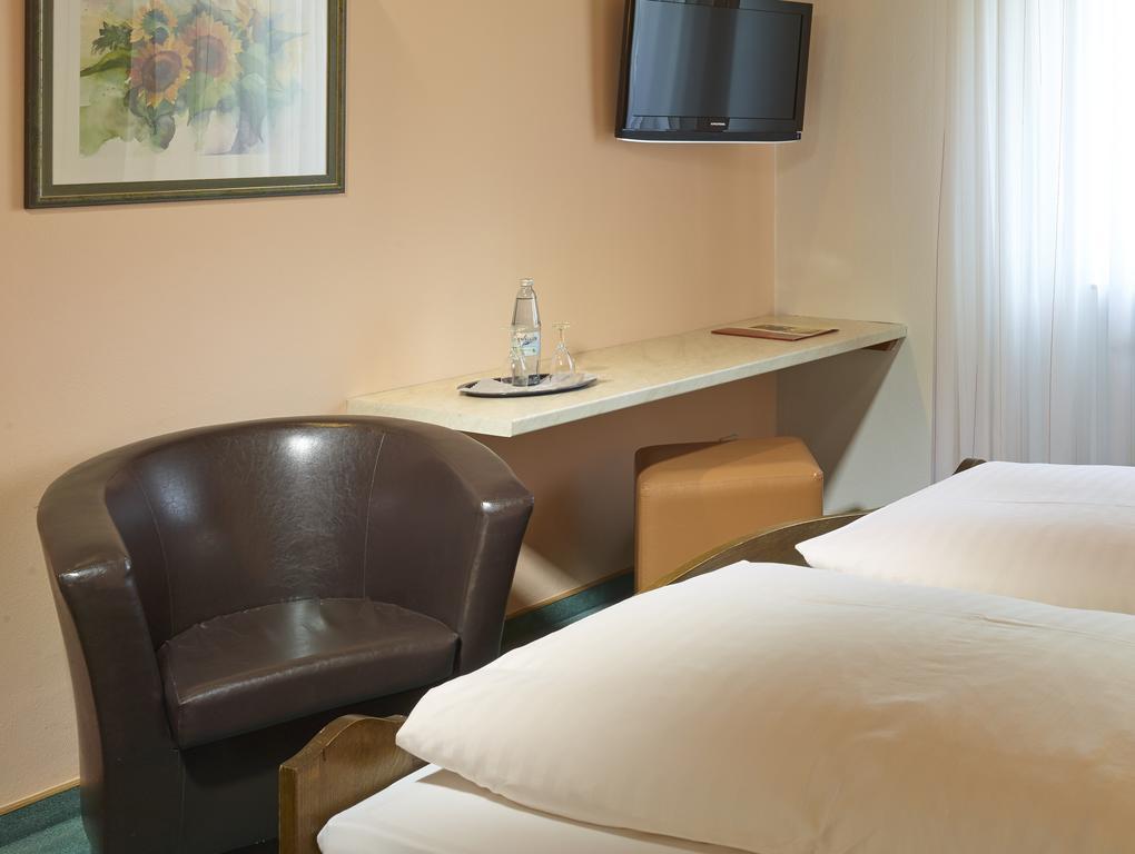 Hotel Loesch Pfaelzer Hof 로메르베르크 객실 사진