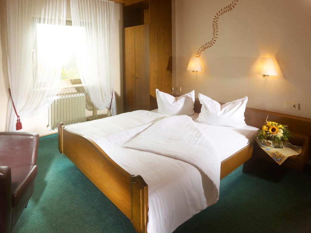 Hotel Loesch Pfaelzer Hof 로메르베르크 객실 사진