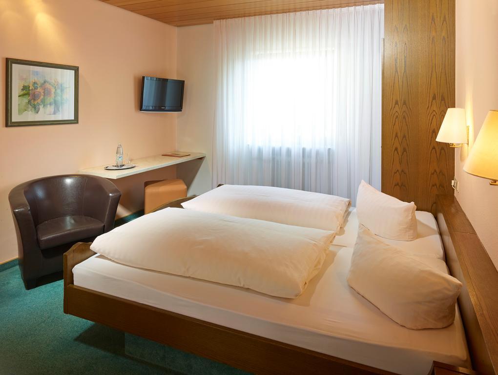 Hotel Loesch Pfaelzer Hof 로메르베르크 객실 사진